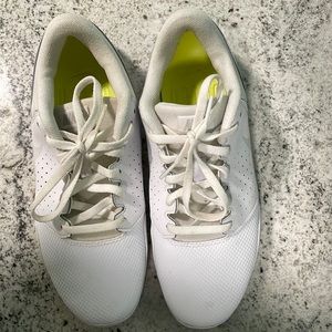 Nike size 7 women’s cheer shoes